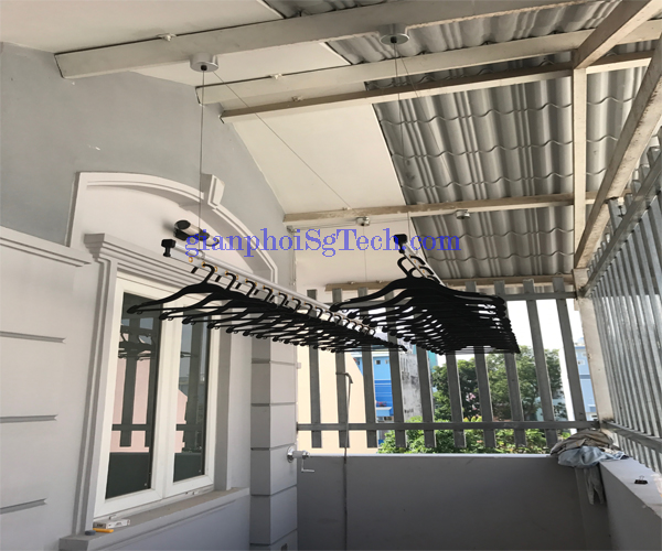 So sánh ưu điểm giàn phơi gắn tường và giàn phơi gắn trần